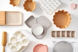 craiyon_093024_A_variety_of_baking_tools_and_supplies_including_cake_pans_cupcake_liners_and_fond_edited.jpg